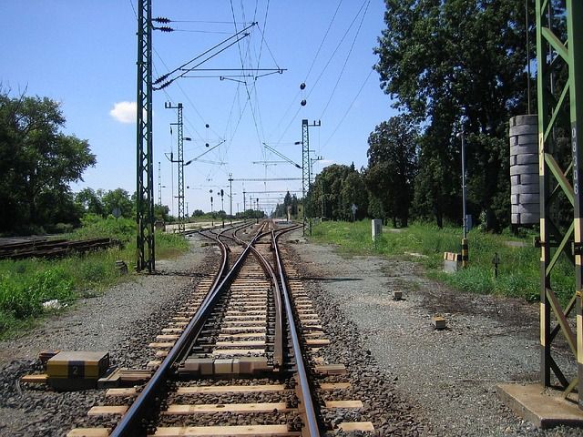 railroad-542478_640.jpg